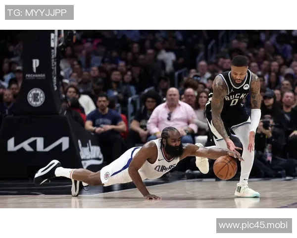 火箭队双喜临门!主场力克快船豪取两连胜,西部排名晋升至第三超越掘金_阿门·汤普森_篮板_助攻